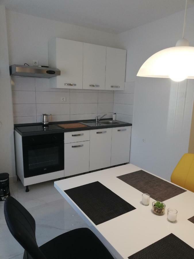 New Renovated Apartment 15 Min From Beach On Foot Pula Extérieur photo
